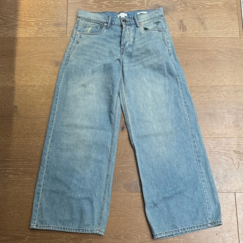 Forever 21 Light Wash Wide Leg Jeans Relaxed Fit Size 26 NWT - Picture 2 of 3